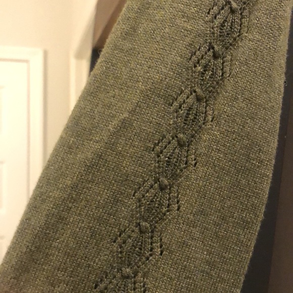 Banana Republic Small Olive Green Cardigan - Picture 4 of 4